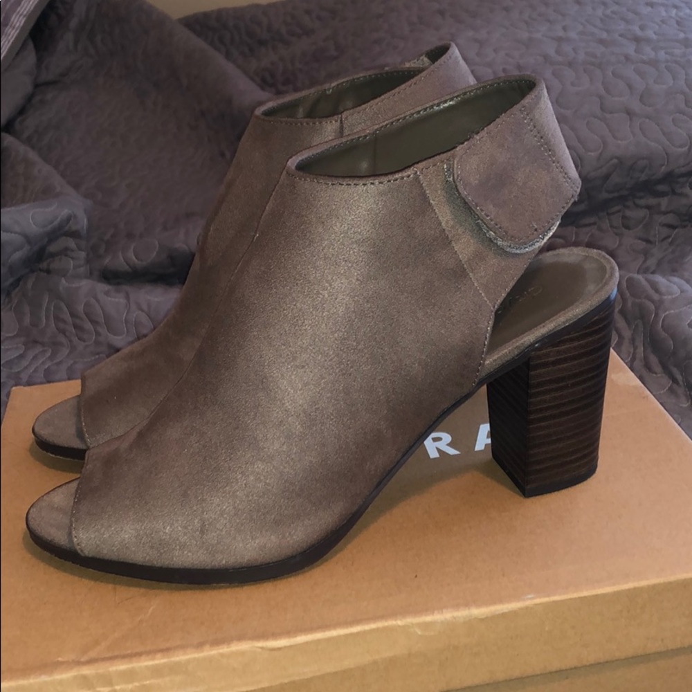 City classified block heels
